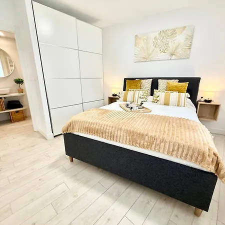 Holidays - Apto B Nuevo Centrico Con Garaje Gratis