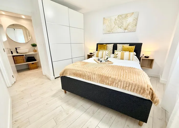 Holidays - Apto B Nuevo Centrico Con Garaje Gratis